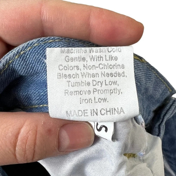 SHEIN • Contrast Letter Ribbon Raw Hem Denim Shorts - Picture 6 of 7